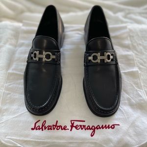Salvatore Ferragamo Gancini Men’s Black Leather Dress Loafers  Size 9